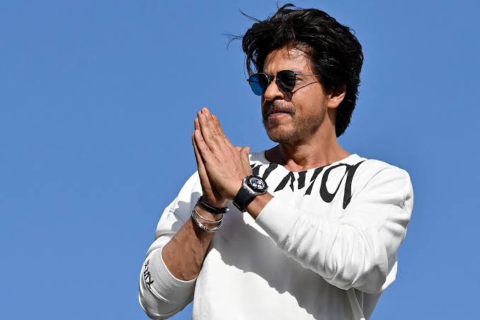 Shah Rukh Khan reveals if he's quit smoking, reacts to troll who says 'you  really think you're handsome' on Twitter | Bollywood