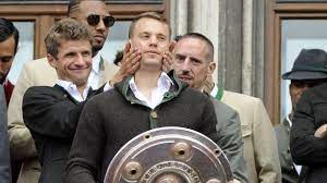 We watched the leipzig game together, the atmosphere was great, said kahn. Bundesliga Manuel Neuer And Thomas Muller To Lift Bundesliga Trophy Together