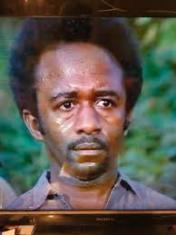 Help me out. What is the name of the actor that played crewman lieutenant  Osborne? It's not Frank DaVinci, despite rumors.