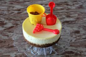 😉 mettre au frais pour que cela prenne correctement avant la dégustation. Un Cheesecake Citron Speculos Et Caramel Au Beurre Sale Meme En Ete C Est Bientot Noel Enfin Pas Tout De Suite