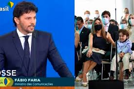 Senor foi o nome escolhido pelo casal, em homenagem ao apresentador e empresário silvio santos. Fabio Faria Toma Posse Como Ministro De Bolsonaro Ao Lado De Patricia Abravanel E Declara E Hora De Pacificar O Pais