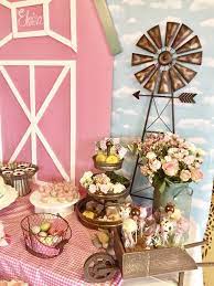 Fierce and fun ideas for baby shower decorations, favors, treats and more! Bauernhof Themenorientierte Nachtisch Tabelle Von Einem Bauernmadchen Babyparty Auf Karas Party Ideen K Party Decoration Ideen Farm Baby Shower Farm Baby Shower Theme Cowgirl Baby Showers