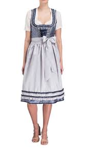Mit einem brautdirndl können sie wunderbar tradition und. Die Schonsten Looks Fur Die Dirndl Hochzeit Breuninger