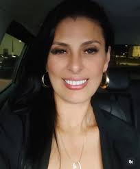 NOTA DE FALECIMENTO: É com profundo pesar que os familiares de KARINA BORGES  DE SENA , mãe de Gabriela , Amanda , Angelina e Joaquim comunicam o seu  falecimento aos 44 anos.