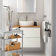 Petites Salles De Bains Ikea 6 Inspirations Qui Ont Tout Bon Petit Meuble Pour Salle De Bains Salle De Bain Ikea Petite Salle De Bain