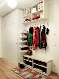 Gemeinsam mit einem paneel, einem spiegel und einem schuhschrank zum beispiel entsteht ein nützliches system. Flurschrank Nach Mass Flurschrank Garderobenlosungen Garderobe Kleiner Flur