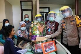 Tolle angebote für 1.800.000+ hotels weltweit. Presiden Jokowi Kirim Bantuan Untuk Kakak Adik Yang Viral Karena Kelaparan Okezone News