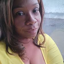 What's a garden without a little flouncing about with your folks? 🪴🪏 And  speaking of folks, I have some more of MY folks joining me