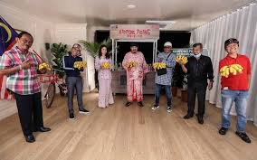 Suku kelima dari barisan tersebut adalah 32. Kampung Pisang Kini Hadir Dalam Bentuk Bersiri Siri Eksklusif Di Astro Free Malaysia Today Fmt