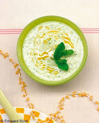 Soupe Froide Courgette Et Menthe Pour 2 Personnes Recettes Elle A Table Recette Soupe Froide Courgette Recette Recette Soupe