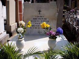 Tutorial on how to make christmas decorations or cemetery headstone saddle with flowers and other decorative items. Candidanimal St Michael S Catholic Cemetery Hong Kong