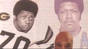 Bobby Simon loved football when he played for the Houston Oilers. However  life after the NFL hasn't been very kind to the Louisiana native and the  game he loves forgot about him., Mr. Bobby needs some ...