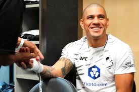 Alex Pereira spars with Dutch model after short-lived romance with UFC star Tracy Cortez