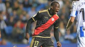 El lateral derecho es uno de los que más partidos tiene en la historia de la blanquiroja y por eso es reconocido en américa del sur. Rayo Vallecano Luis Advincula No Ha Jugado Un Solo Minuto Con El Nuevo Dt Rpp Noticias