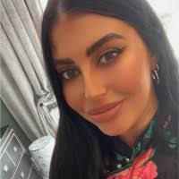 Robyn Barnett's Instagram, Twitter & Facebook