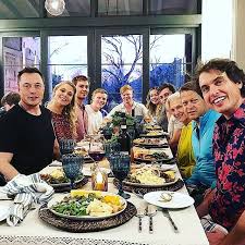 илон маск Tesla Spacex и дорога в будущее читать онлайн Elon Musk With His Family Having Diner Elon Musk Family Elon Musk Tesla Musk