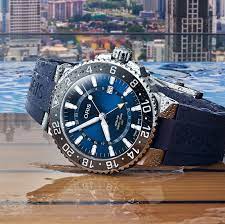 Direction Selection A Hands On Review Of The New Oris Aquis Gmt Date Watchtime Usa S No 1 Watch Magazine