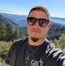 Villamor Golf Club honors oldest golfer at 96