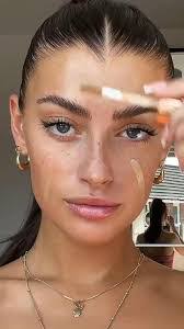 Delia Vides's Instagram, Twitter & Facebook