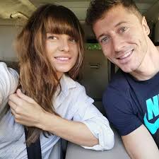 Robert lewandowski is known for being bayern munich's golden striker, but what about his wife? Anna Lewandowska W Ciazy Robert Lewandowski Poinformowal Na Meczu Kobieta Pl