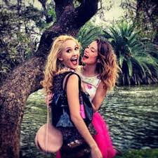 Violetta Y Ludmila Martina Stoessel Best Friend Pictures Disney Stars