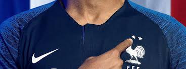 Le nouveau maillot de l'équipe de france a vu la naissance d'une deuxième étoile après celle gagnée en 1998 en france, grâce à l'exploit les stocks étaient déjà épuisés à 9h30. Meme Comprehension Snazzy Maillot France Bleu 2 Etoiles Erabliereautoitrouge Com