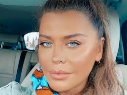 Famous people born on july 29th (today) alexandra paul (*1963) actress, model. Loredana Groza Rupe Normele Poza Cu Care A ImpÄƒrÈ›it Internetul In DouÄƒ Fresh24