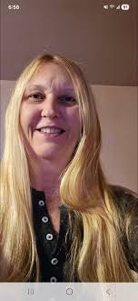 Can anyone make my daughter's hair pink or a funky colour??? Want to freak  her daddy out 😆 tried to do it