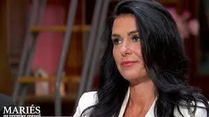 La Maison : Lambert Wilson, Carole Bouquet et Amira Casar dans la nouvelle  série française d'Apple TV+