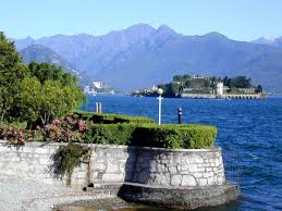 Stresa, la perla del lago maggiore stresa, deliziosa piccola capitale sulle rive del lago maggiore, affacciata sullo splendido golfo delle isole borromeo, sorge alle pendici del mottarone, in un panorama spettacolare tra acque e monti. Stresa Lago Maggiore Citta Simbolo Del Lago