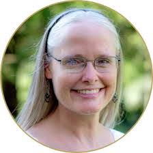 Elizabeth Groves's Instagram, Twitter & Facebook