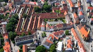 It is a walled enclave within the city of augsburg, bavaria. Augsburg 500 Jahre Fuggerei Das Zeigt Das Neueste Museum Augsburgs Augsburger Allgemeine