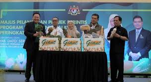 At last, sempat juga saya share dengan adik kakak belako progress terkini giant di tunjong. Giant Leading The Fight Against Food Waste Mini Me Insights