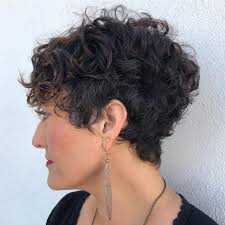 Forget everything you've heard about short curly hairstyles. 21 Cute Curly Pixie Cut Ideas For Girls With Curly Hair
