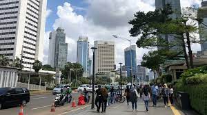 Penerapan ppkm membuat mrt jakarta melakukan pembatasan jam operasional dengan headway menjadi 10 2/3 mulai senin (1/3) kemarin mrt jakarta kembali melakukan pembatasan pada jam. New Covid 19 Restrictions In Java And Bali Called Ppkm Not Psbb Government Coconuts Jakarta