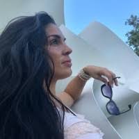 Rose Davila's Instagram, Twitter & Facebook