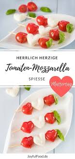 Rezept Fur Tomaten Mozzarella Spiesse Besonderes Highlight Sie Sind In Herzform Super Einfach Und Schnell Z Tomate Mozzarella Mozzarella Fingerfood Rezepte