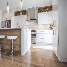 Armoires En Thermoplastique Agence A Des Huches Et Dos D Ilot En Melamine En 2020 Cuisine Contemporaine Armoire De Cuisine Cuisine Moderne