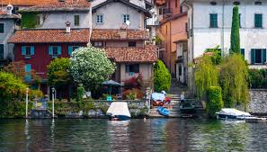 Il lago di como è uno dei luoghi del nostro paese rinomato in tutto il mondo e meta dei turisti durante tutto l'arco dell'anno che apprezzano quello che all'estero è chiamato lake como. Una Vacanza Tra I Laghi Lombardi Relax Natura E Cultura Siviaggia