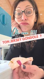 Les ateliers Green Bobine sont avant tout des lieux joyeux pour partager  l'apprentissage des basiques de couture ou de broderie, des techniques et  réaliser des projets personnels d'embellissement de nos vêtements !