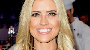 Flip or Flop's Christina Hall looks phenomenal in tiny crop top in  jaw-dropping new photo inside home gym