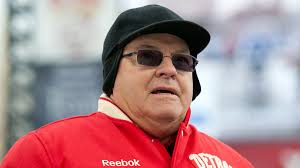 Blackhawks' Scotty Bowman Steps Down From Team After 14 Years