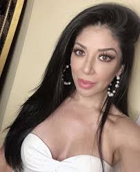 Vicky Terrazas presenta a su bebé!