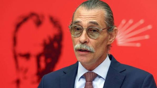 Ankara'da Etimesgut Belediyesi'ne operasyon Belediye Başkanı Erdal  Beşikçioğlu'nun gözaltına alınan 4 kişi hakkında 6 ay önce suç duyurusu  talimatı verdiği öğrenildi  https://www.birgun.net/haber/ankarada-etimesgut-belediyesi-ne-operasyon-4-kisi  ...