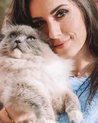 Dopo un lungo e complicato servizio fotografico dove il divo non stava  fermo ce l'abbiamo fatta. Ecco i bei ritratti che ha realizzato il maestro  @lorenzo___orlandi di me medesima insieme a PALLA