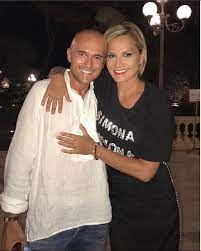 La loro separazione fu oggetto di un vero e proprio scandalo mediatico, specie per i numerosi tradimenti che. Temptation Island Vip Nel Programma Di Simona Ventura Anche Bettarini Con La Nuova Fidanzata