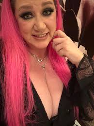 casual online shopping experience with impulse buying