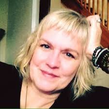 Mary Ruse-Knipl (@RuseMary)