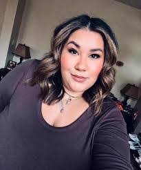 Lynda Cobb's Instagram, Twitter & Facebook