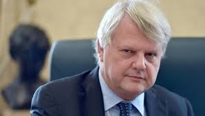 Inoltre, l'avvocato riceve la nomina di commissario della banca privata italiana e delle movimentazioni finanziare, del banchiere michele sindona. Banca D Italia Luigi Federico Signorini Nuovo Direttore Generale Al Posto Di Daniele Franco La Repubblica